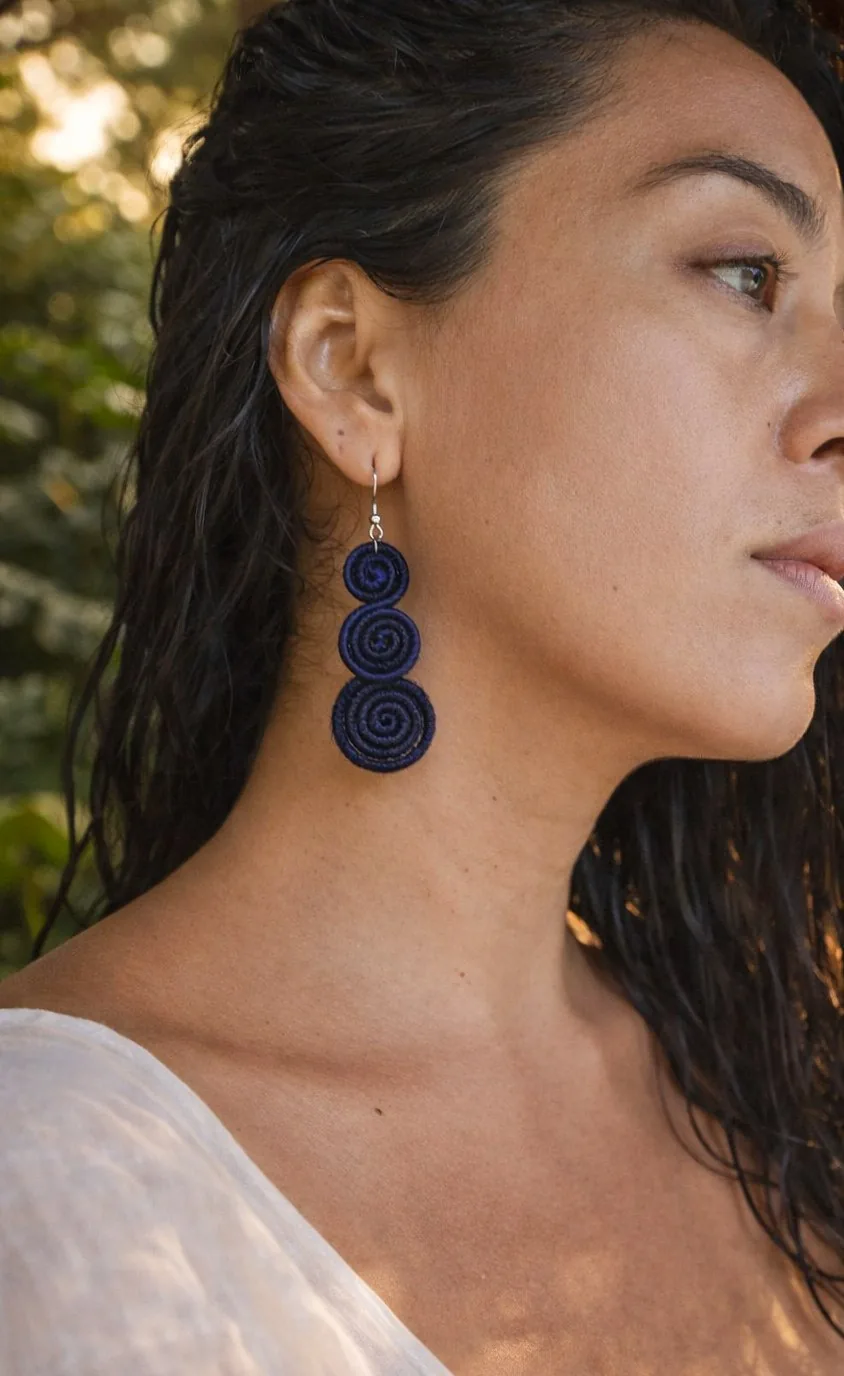 Aretes textiles puestos